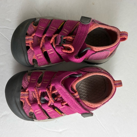 Keen Newport H2 Berry Fusion Pink Hiking Sandals size 8 - Picture 2 of 5